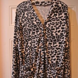 WOMENS SNOW LEOPARD BUTTON FRONT 2X CARDIGAN